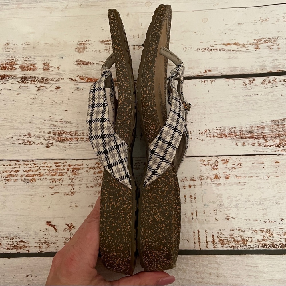 TEVA Women’s Size 7 Cork Houndstooth Flip Flops Sandals Summer Slip on shoe - Picture 4 of 11